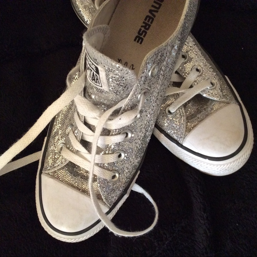 Chuck Taylor converse silver size 9